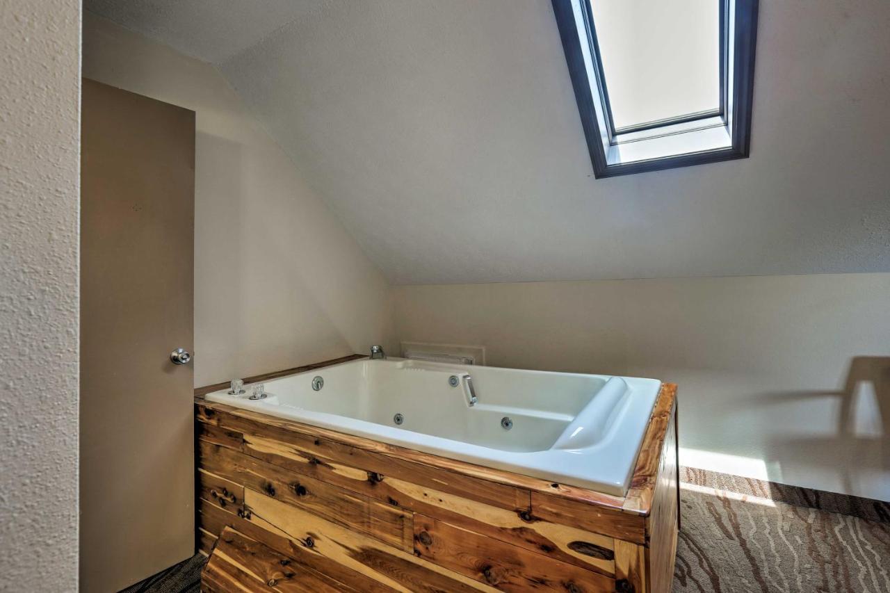 Burkesville Apt With Deck, Views And Pool Access! Екстер'єр фото