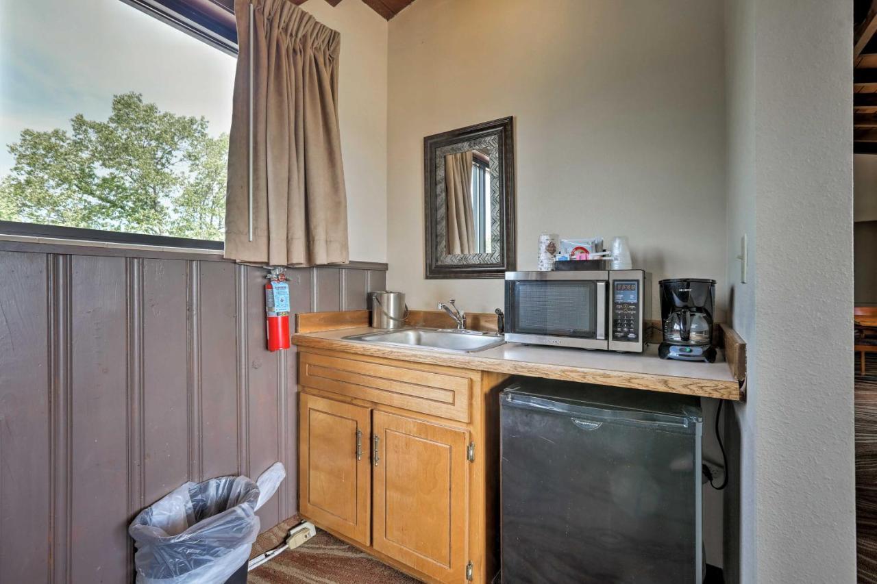 Burkesville Apt With Deck, Views And Pool Access! Екстер'єр фото