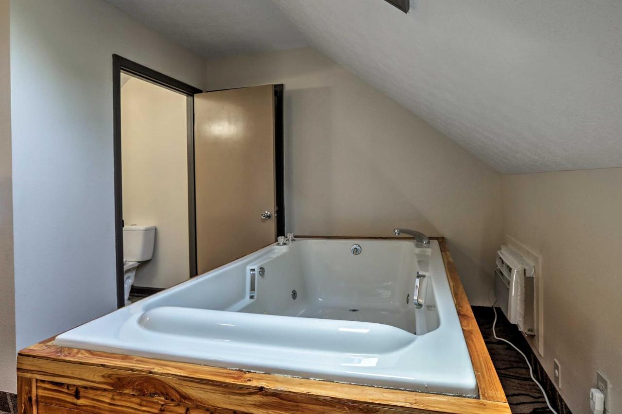 Burkesville Apt With Deck, Views And Pool Access! Екстер'єр фото